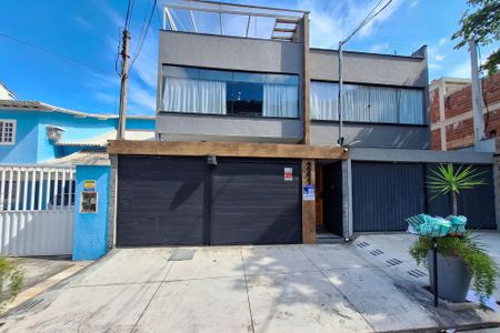 Casa à venda com 240m², 4 quartos e 2 vagasFachada