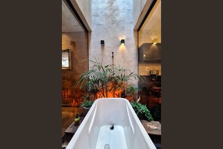 Casa à venda com 240m², 4 quartos e 2 vagasBanheira