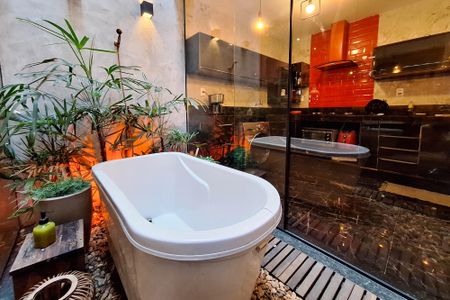 Casa à venda com 240m², 4 quartos e 2 vagasBanheira