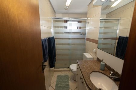 Banheiro da Suíte de apartamento à venda com 2 quartos, 79m² em Jardim Itu, Porto Alegre