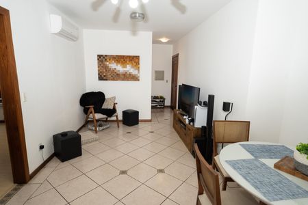 Apartamento à venda com 79m², 2 quartos e 2 vagasSala