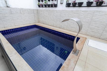 Casa à venda com 242m², 4 quartos e 4 vagasPiscina