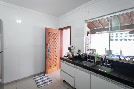 Casa à venda com 242m², 4 quartos e 4 vagasCozinha