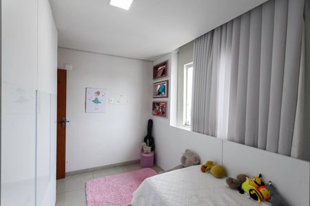 Casa à venda com 242m², 4 quartos e 4 vagasQuarto 2