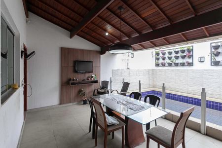 Casa à venda com 242m², 4 quartos e 4 vagasÁrea gourmet