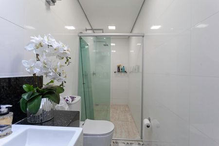 Casa à venda com 242m², 4 quartos e 4 vagasBanheiro da suíte