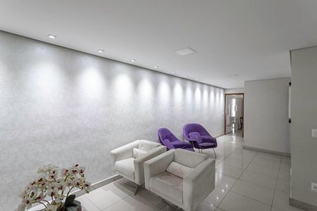 Casa à venda com 242m², 4 quartos e 4 vagasSala