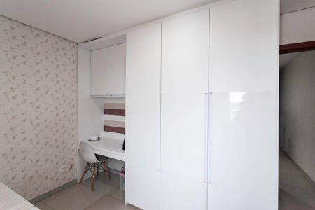 Casa à venda com 242m², 4 quartos e 4 vagasQuarto 2
