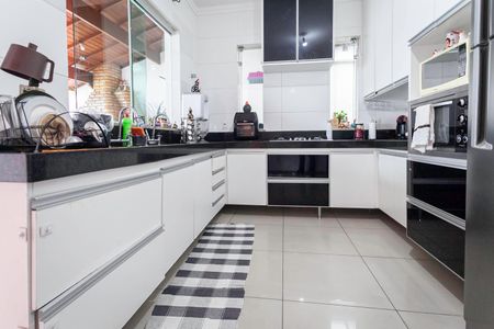 Casa à venda com 242m², 4 quartos e 4 vagasCozinha