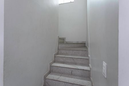 Escada de casa para alugar com 4 quartos, 242m² em Jardim Atlântico, Belo Horizonte