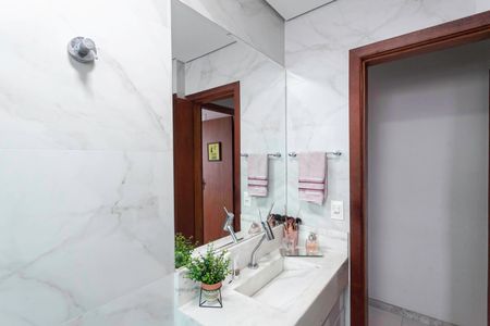 Casa à venda com 242m², 4 quartos e 4 vagasBanheiro social 1