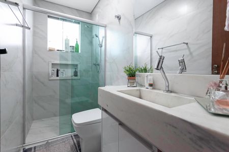 Casa à venda com 242m², 4 quartos e 4 vagasBanheiro social 1