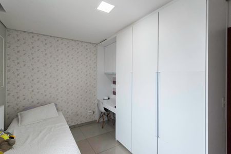 Casa à venda com 242m², 4 quartos e 4 vagasQuarto 2