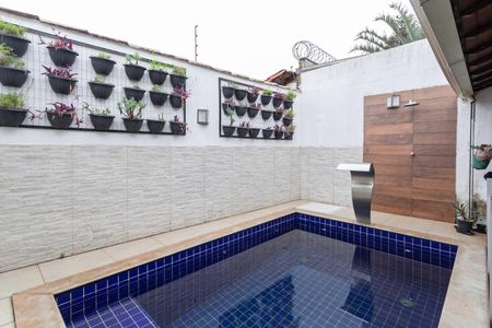 Casa à venda com 242m², 4 quartos e 4 vagasPiscina