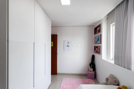 Casa à venda com 242m², 4 quartos e 4 vagasQuarto 2