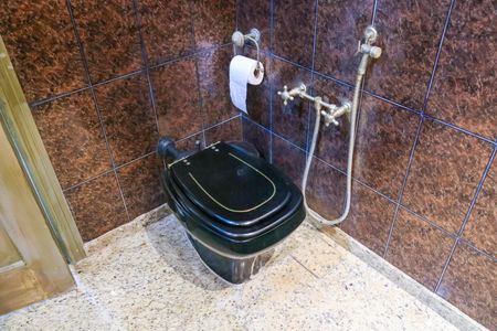 Casa de condomínio à venda com 280m², 4 quartos e 2 vagasBanheiro Social - 2º Pavimento