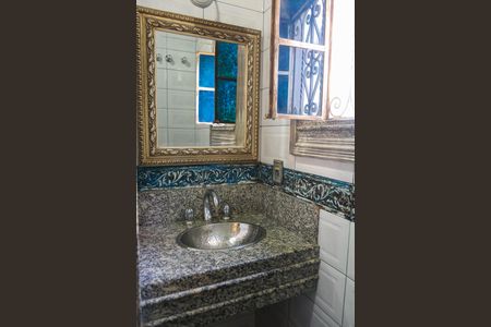 Casa de condomínio à venda com 280m², 4 quartos e 2 vagasBanheiro do Quarto Suite 2 - 2º Pavimento