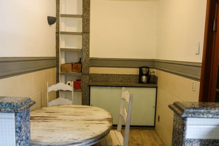 Casa de condomínio à venda com 280m², 4 quartos e 2 vagasCozinha  - 1º Pavimento