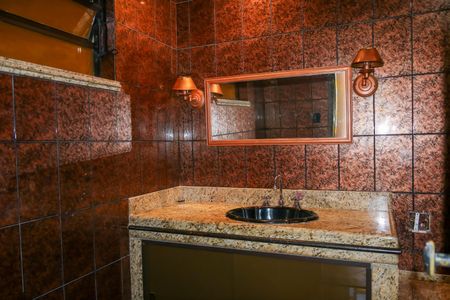 Casa de condomínio à venda com 280m², 4 quartos e 2 vagasBanheiro Social - 2º Pavimento