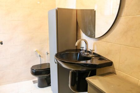 Casa de condomínio à venda com 280m², 4 quartos e 2 vagasBanheiro do Quarto Suite 1 - 2º Pavimento