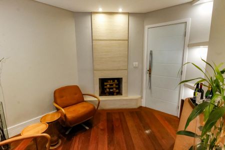 Apartamento para alugar com 140m², 3 quartos e 2 vagas Apartamento para alugar com 140m², 3 quartos e 2 vagasDetalhe Sala - lareira