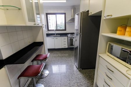 Apartamento para alugar com 140m², 3 quartos e 2 vagas Apartamento para alugar com 140m², 3 quartos e 2 vagasCozinha - Armários