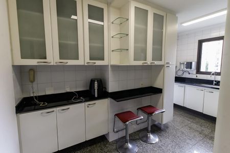 Apartamento para alugar com 140m², 3 quartos e 2 vagas Apartamento para alugar com 140m², 3 quartos e 2 vagasCozinha - Armários