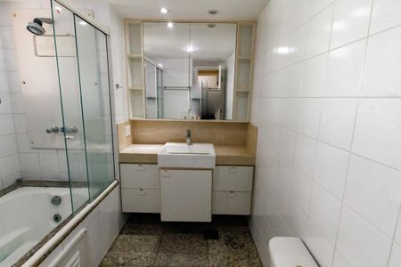 Apartamento para alugar com 140m², 3 quartos e 2 vagas Apartamento para alugar com 140m², 3 quartos e 2 vagasBanheiro da Suíte 3