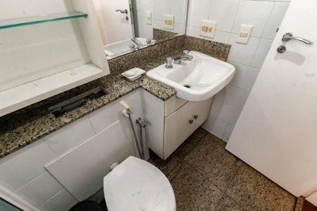 Apartamento para alugar com 140m², 3 quartos e 2 vagas Apartamento para alugar com 140m², 3 quartos e 2 vagasBanheiro da Suíte 1