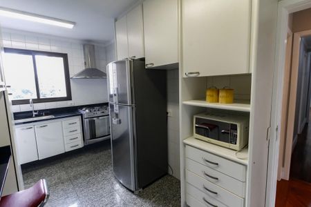Apartamento para alugar com 140m², 3 quartos e 2 vagas Apartamento para alugar com 140m², 3 quartos e 2 vagasCozinha - Armários