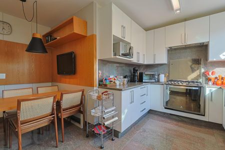 Apartamento à venda com 195m², 4 quartos e 5 vagasCozinha