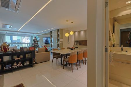 Apartamento à venda com 195m², 4 quartos e 5 vagasEntrada