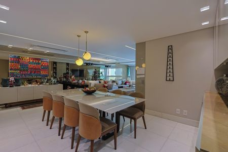 Apartamento à venda com 195m², 4 quartos e 5 vagasSala