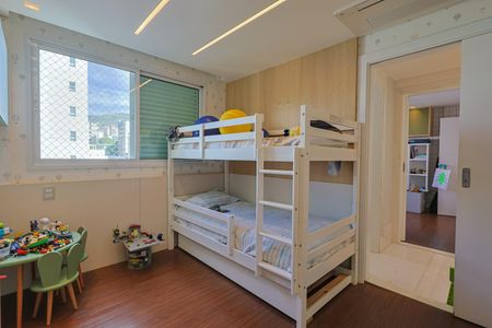 Apartamento à venda com 195m², 4 quartos e 5 vagasQuarto 2