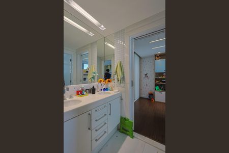 Apartamento à venda com 195m², 4 quartos e 5 vagasBanheiro dos Quartos 1 e 2