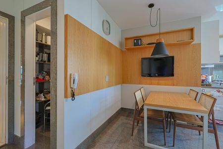 Apartamento à venda com 195m², 4 quartos e 5 vagasCozinha