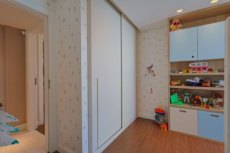 Apartamento à venda com 195m², 4 quartos e 5 vagasQuarto 2