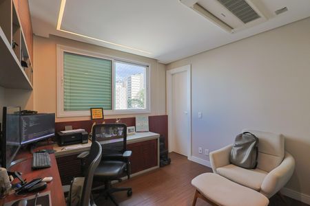 Apartamento à venda com 195m², 4 quartos e 5 vagasSuíte 2