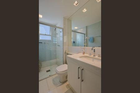 Apartamento à venda com 195m², 4 quartos e 5 vagasBanheiro da Suíte 2