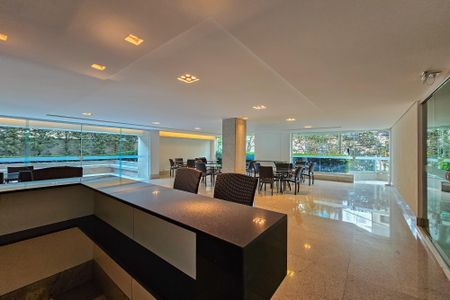 Apartamento à venda com 195m², 4 quartos e 5 vagasÁrea comum - Salão de festas