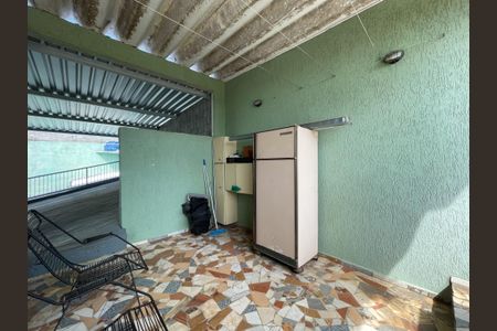 Casa à venda com 120m², 4 quartos e 2 vagas Casa à venda com 120m², 4 quartos e 2 vagasVaranda