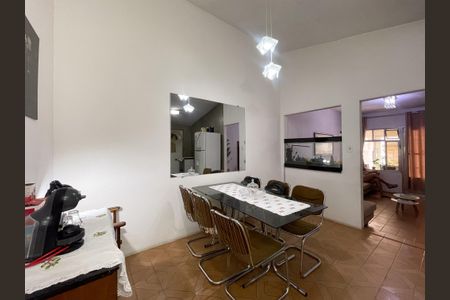 Casa à venda com 120m², 4 quartos e 2 vagas Casa à venda com 120m², 4 quartos e 2 vagasCozinha