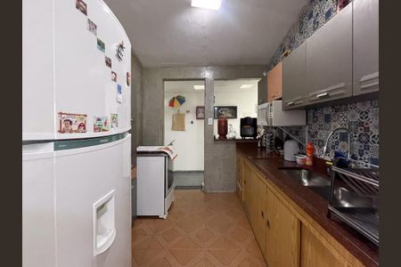 Casa à venda com 120m², 4 quartos e 2 vagas Casa à venda com 120m², 4 quartos e 2 vagasCozinha