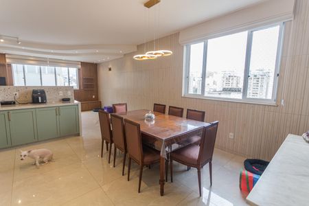 Apartamento à venda com 150m², 4 quartos e 2 vagasCopa