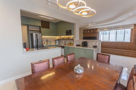 Apartamento à venda com 150m², 4 quartos e 2 vagasCopa