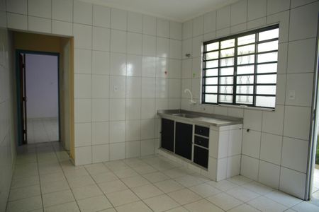 Casa para alugar com 115m², 2 quartos e 2 vagasCozinha 