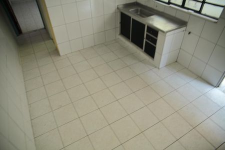 Casa para alugar com 115m², 2 quartos e 2 vagasCozinha 