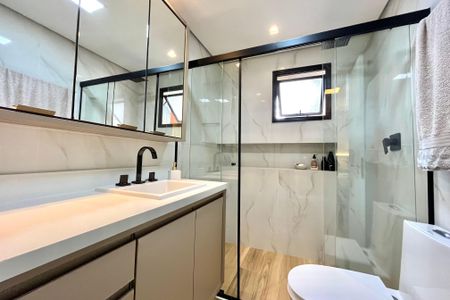 Apartamento à venda com 127m², 3 quartos e 3 vagas Apartamento à venda com 127m², 3 quartos e 3 vagasBanheiro da Suíte 1