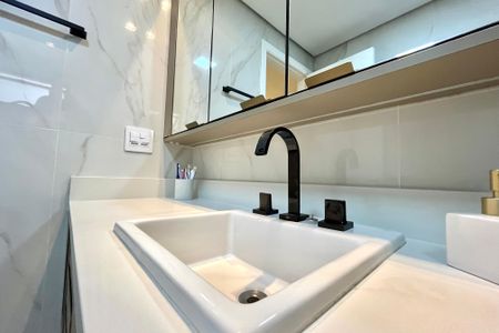 Apartamento à venda com 127m², 3 quartos e 3 vagas Apartamento à venda com 127m², 3 quartos e 3 vagasBanheiro da Suíte 1