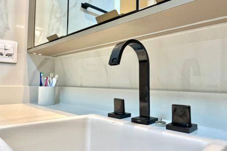 Apartamento à venda com 127m², 3 quartos e 3 vagas Apartamento à venda com 127m², 3 quartos e 3 vagasBanheiro da Suíte 1